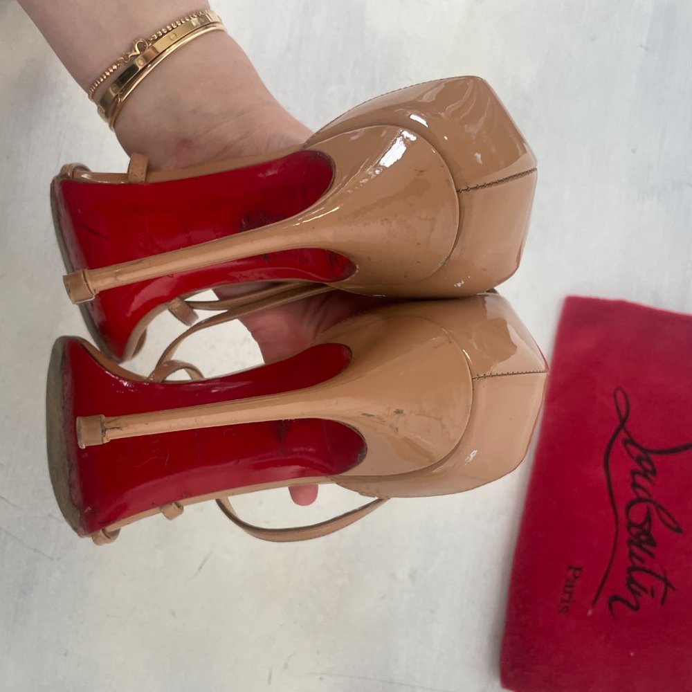 Christian Louboutin Gwynitta Sandals Nude Patent Leather Strappy Heels Size 39 - Picture 10 of 14